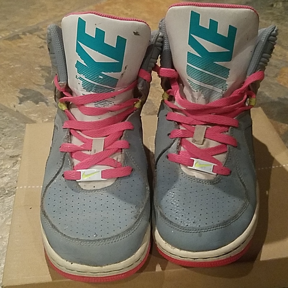 Nike - Picture 2 of 7